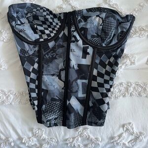 Never worn Edikted going out top corset fit with zipper 💜